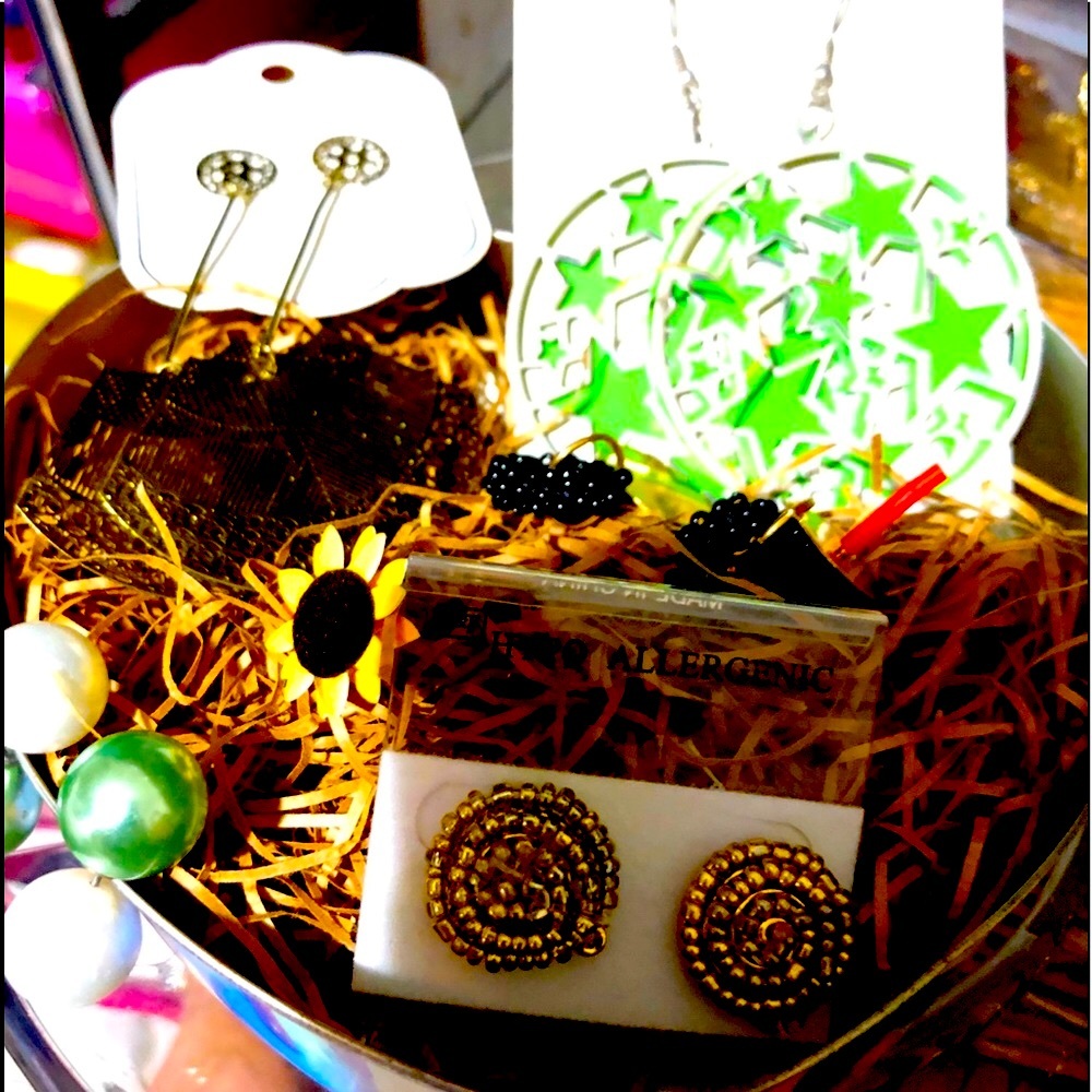 💚💛🖤 Lot/Bundle of Earrings! 💚 - Picture 2 of 12